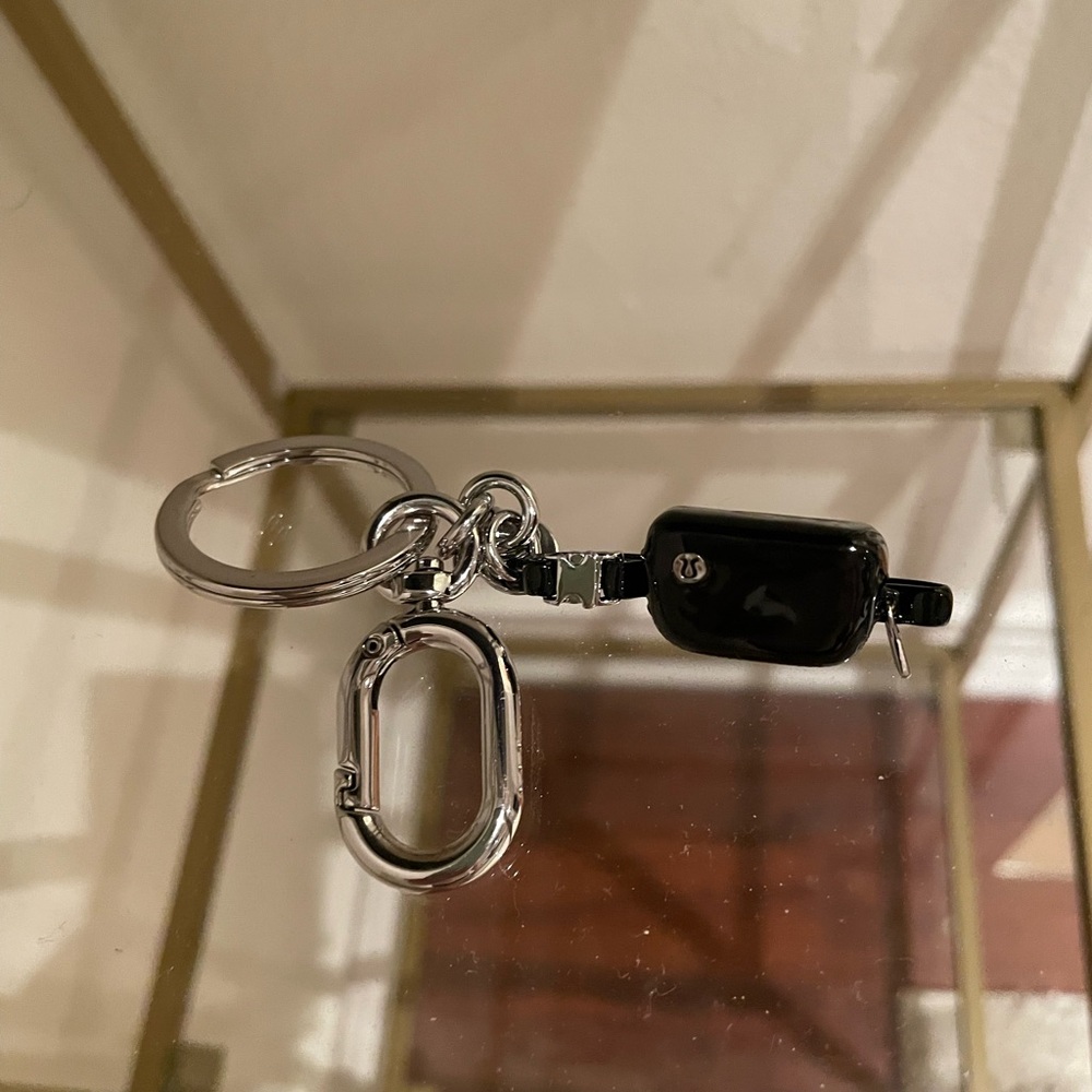 lululemon athletica Black and Silver Keychain Card Holder - Picture 3 of 3